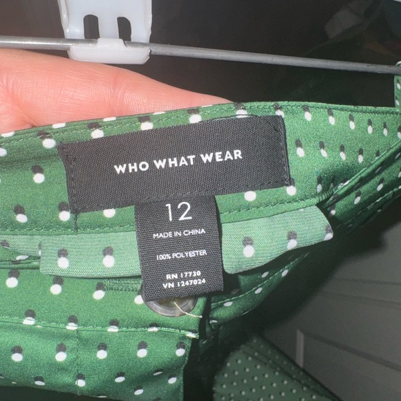 Gorgeous Deep Green Polkadot Midi Skirt - Picture 3 of 3